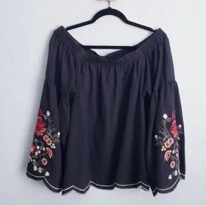 Umgee Black Scalloped Off The Shoulder Embroidered Floral Bellsleeve Top size M